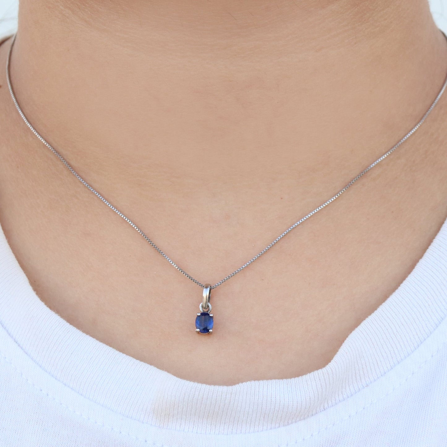 13.5Mm Dainty White Pendant 14K Gold