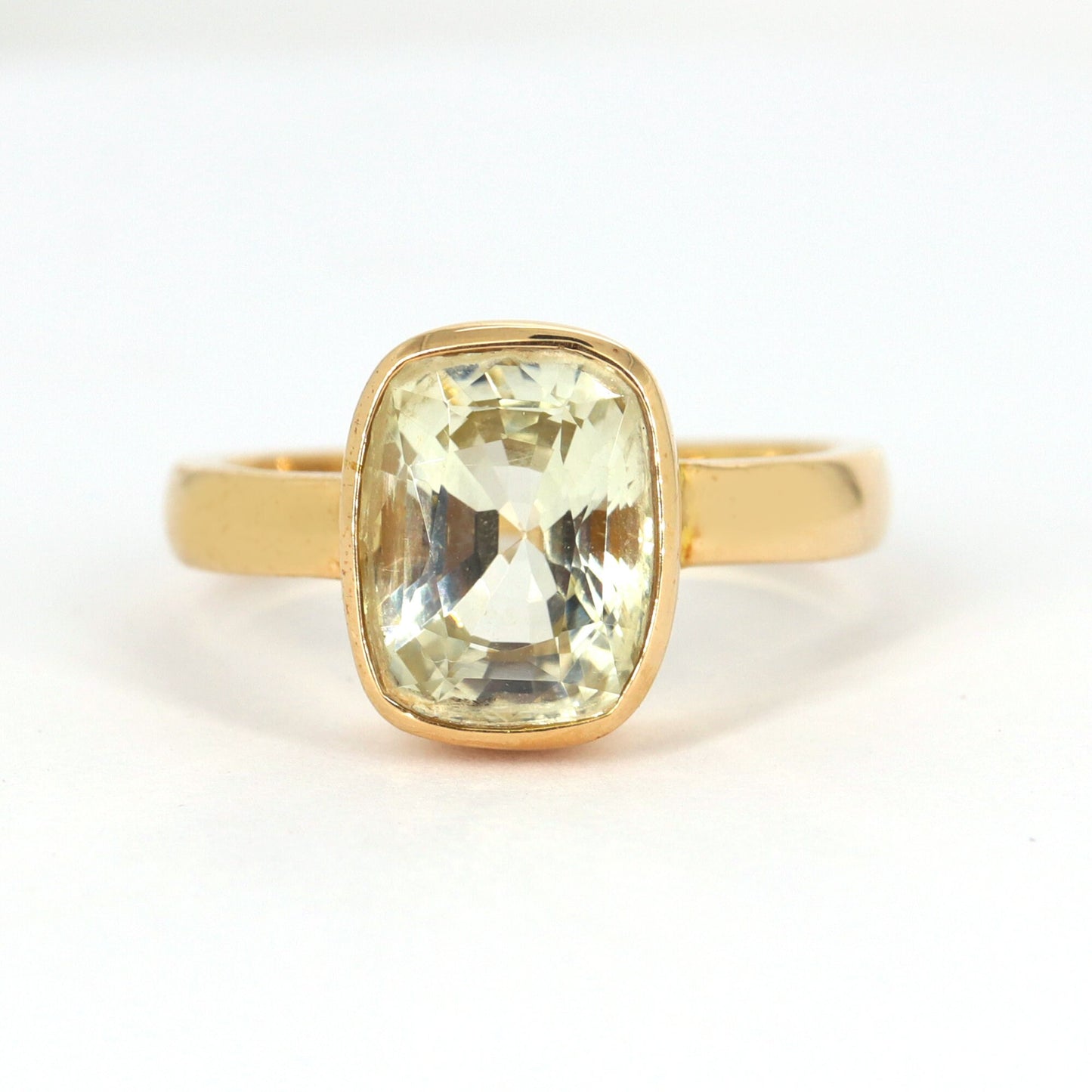 Radiant Cut Sapphire Unisex Ring 18K Gold