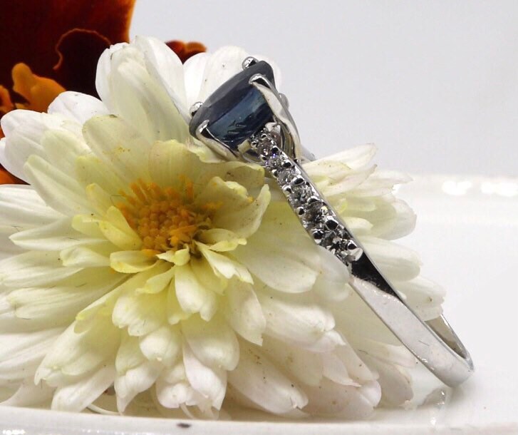 White Blue Sapphire Ring 18K Gold
