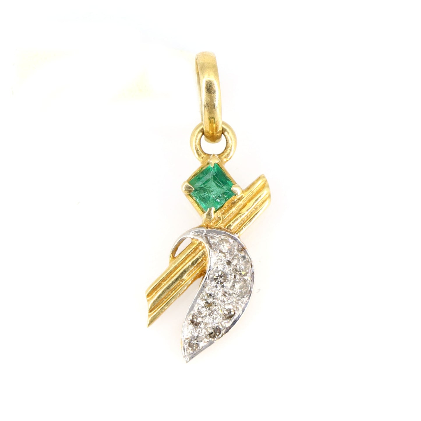 Unique Design Pendant 18K Gold