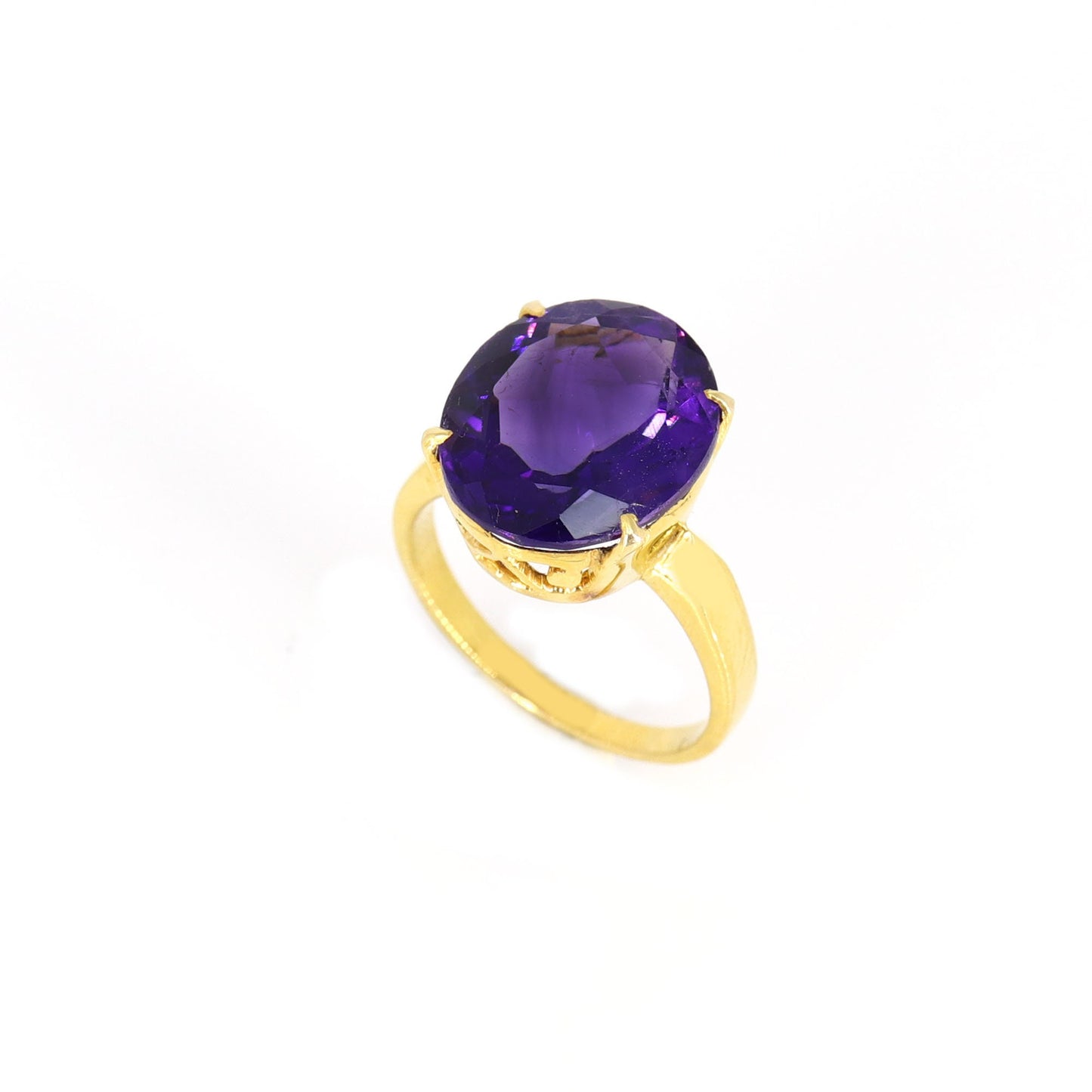 Solitaire Amethyst Ring 18K Gold