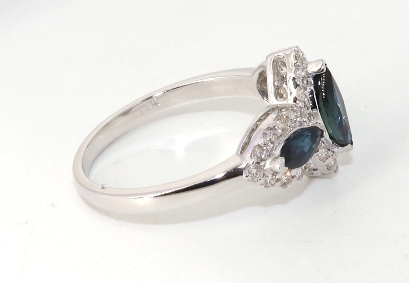 White Beautiful Ring 14K Gold