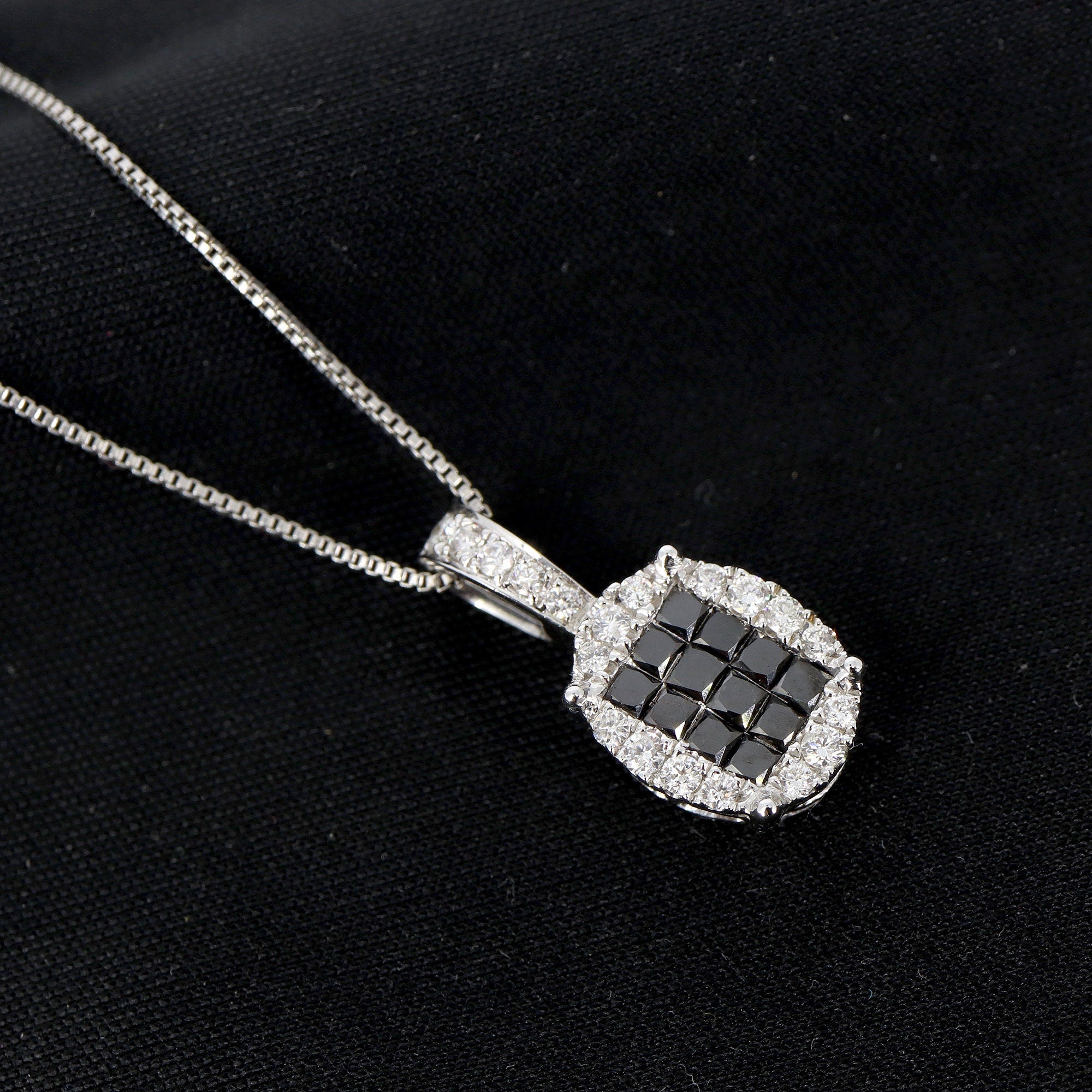 Invisible Princess Cut Black Pendant 18K Gold