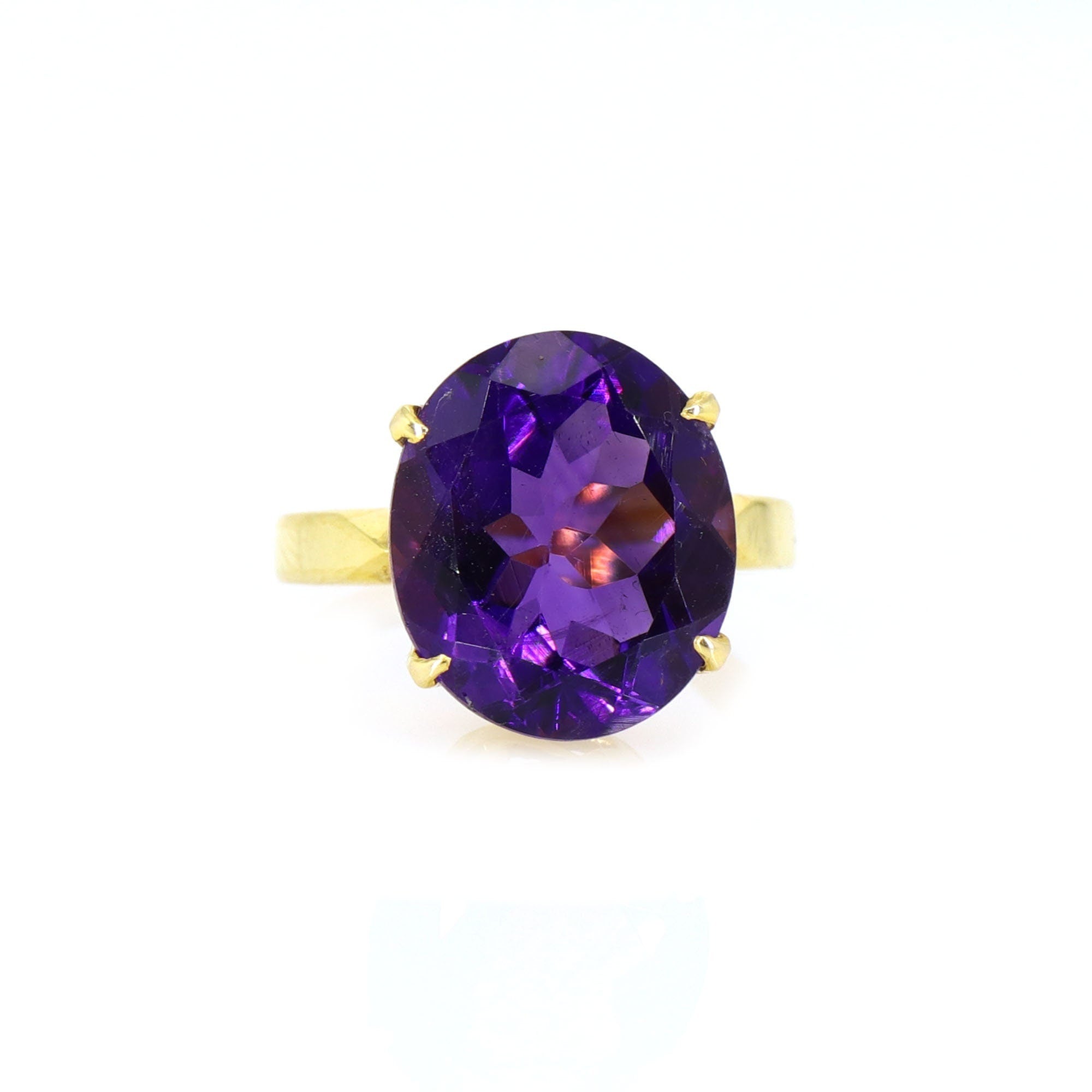 Solitaire Amethyst Ring 18K Gold