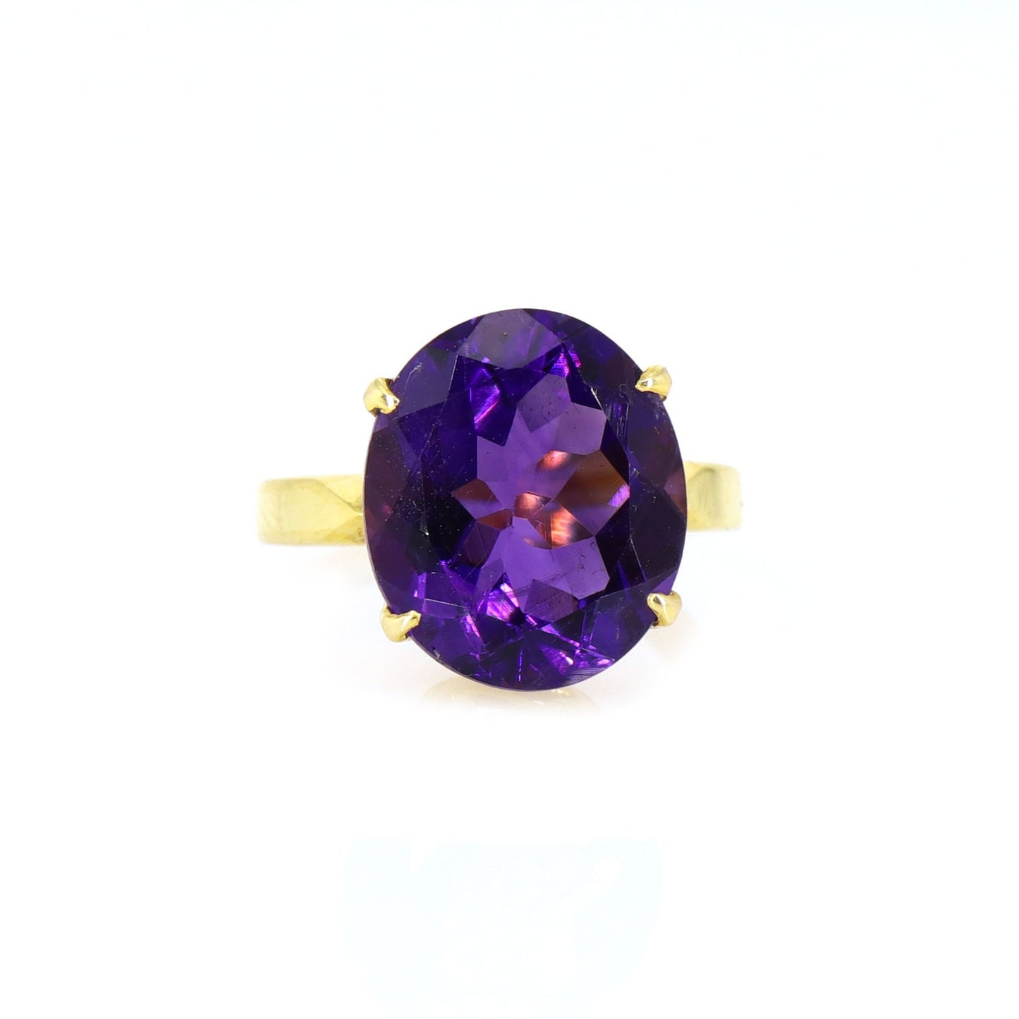 Solitaire Amethyst Ring 18K Gold
