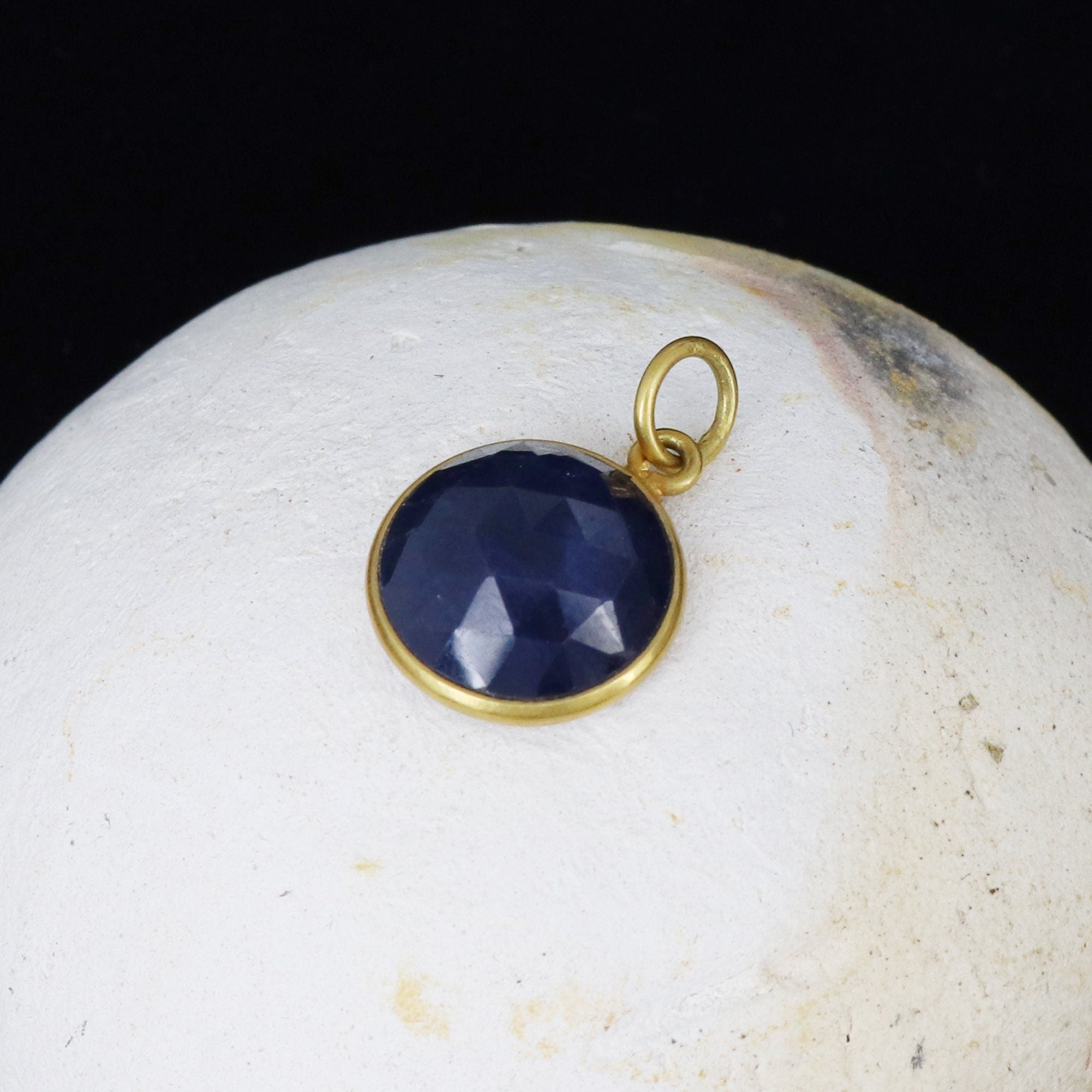 Rose Cut Blue Sapphire Necklace 18K Gold