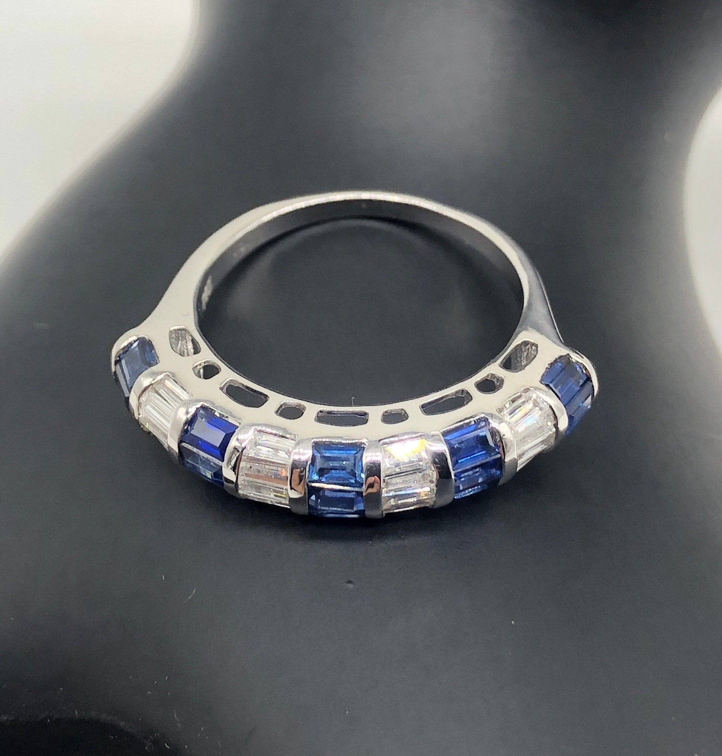 White Beautiful Ring 18K Gold