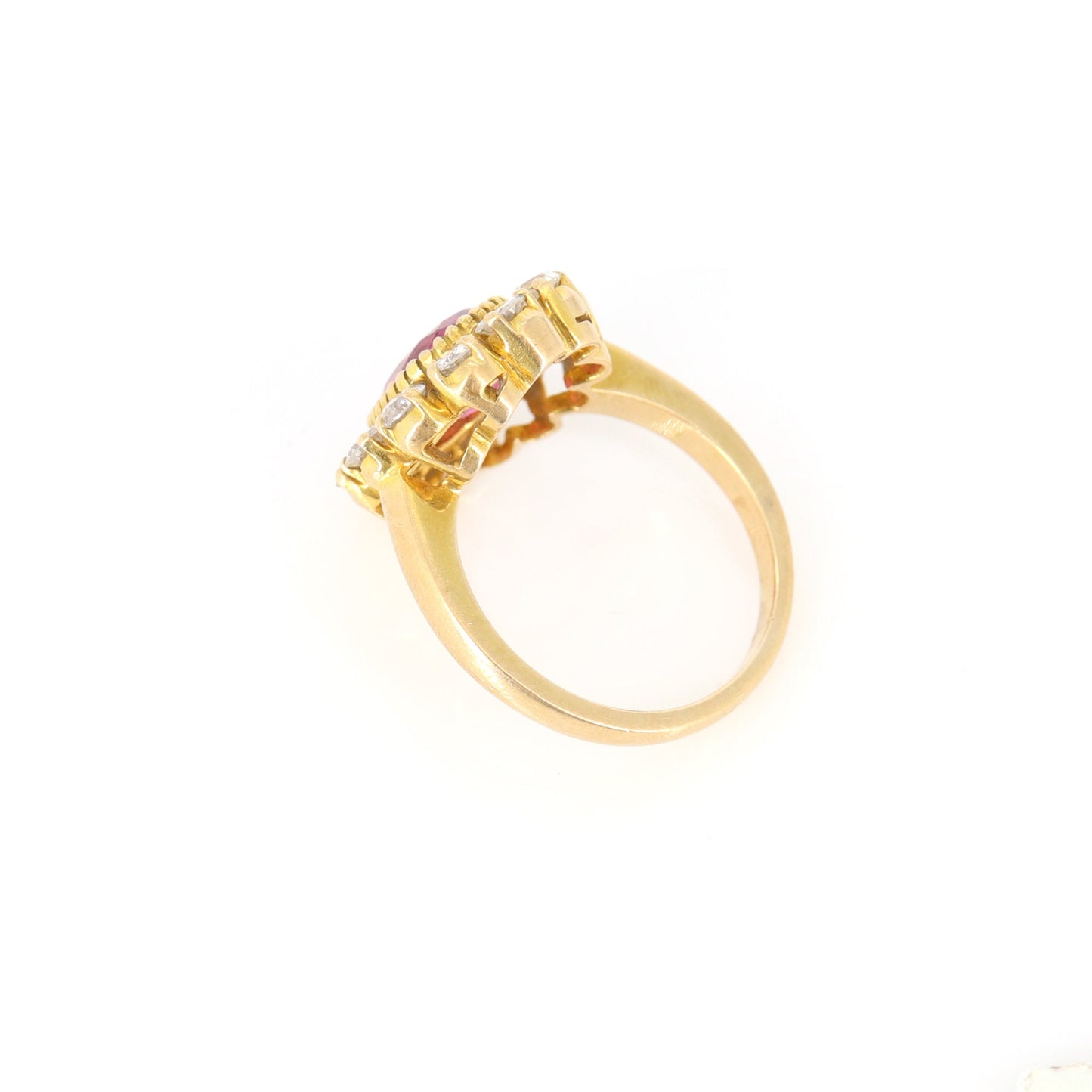 Vintage Style Spinel & Ring Gold