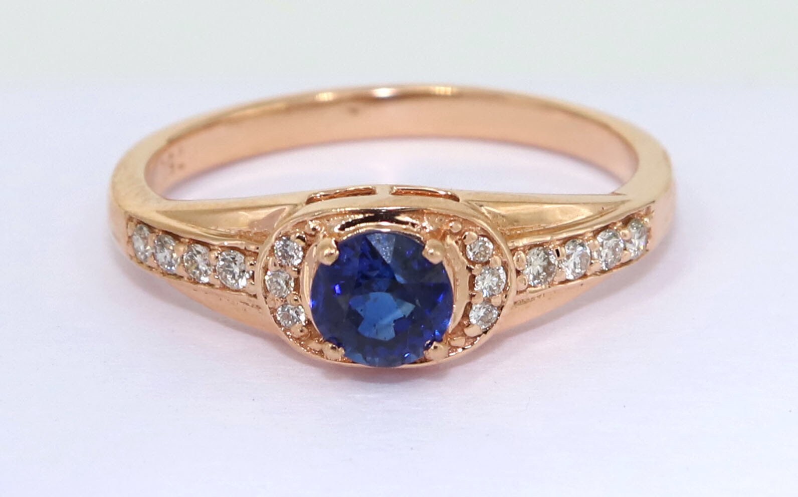 Beautiful Ring 18K Gold
