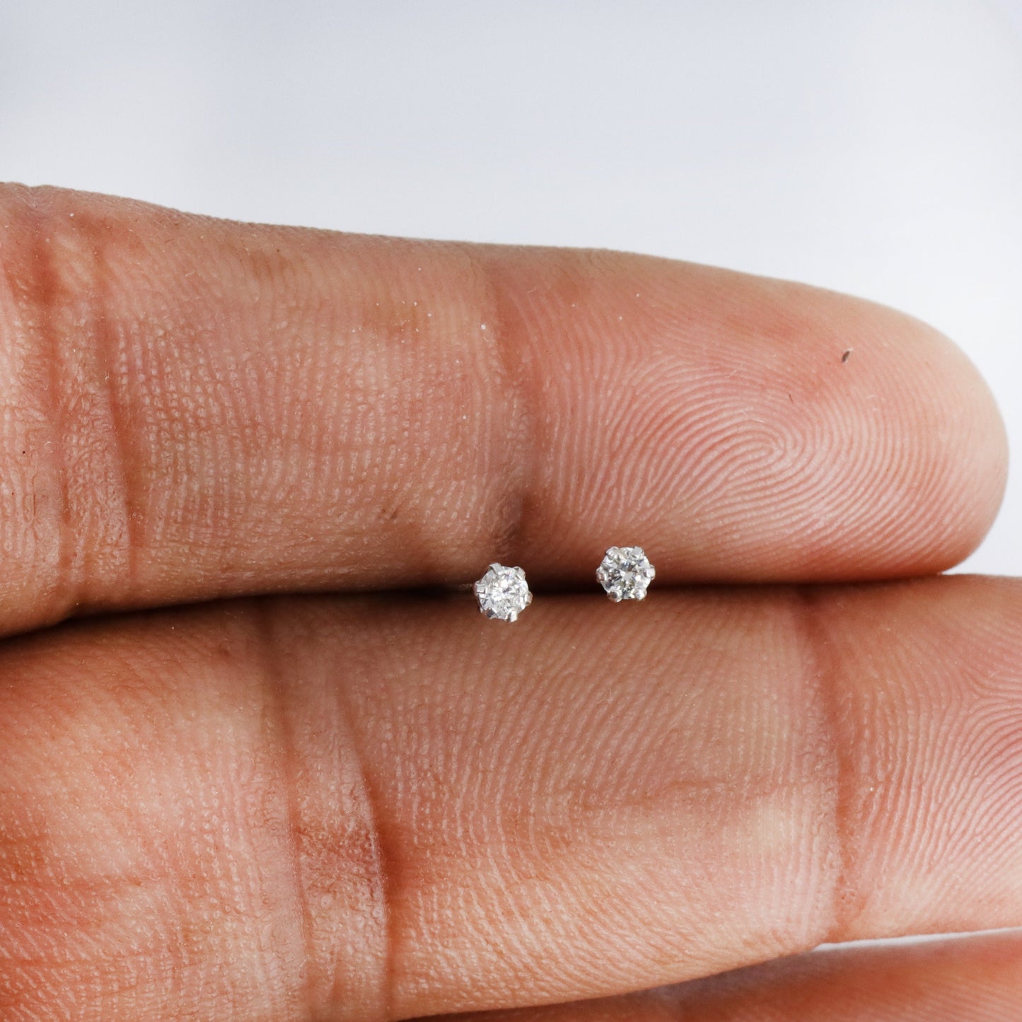 0.10/20 Studs White Studs Real Earring 18K Gold