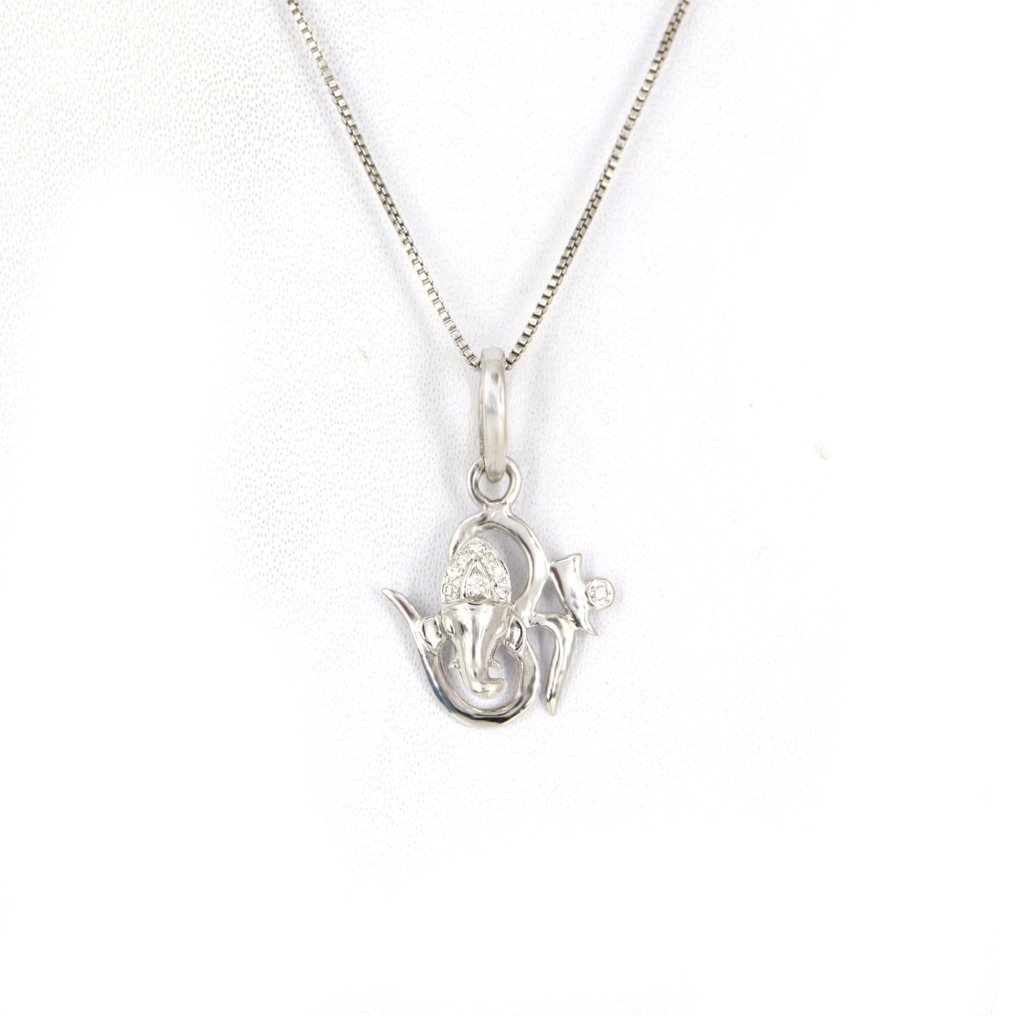 White Pendant 18K Gold