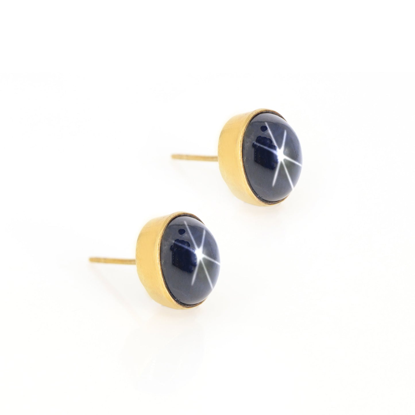 Oval Star Sapphire Stud Earring 18K Gold