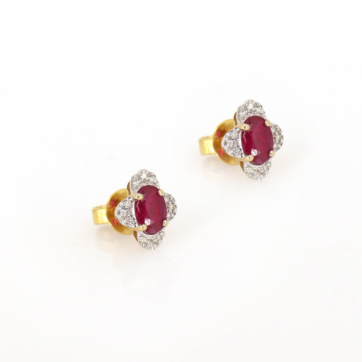 0.78 Oval Red Ruby & Earring 14K Gold