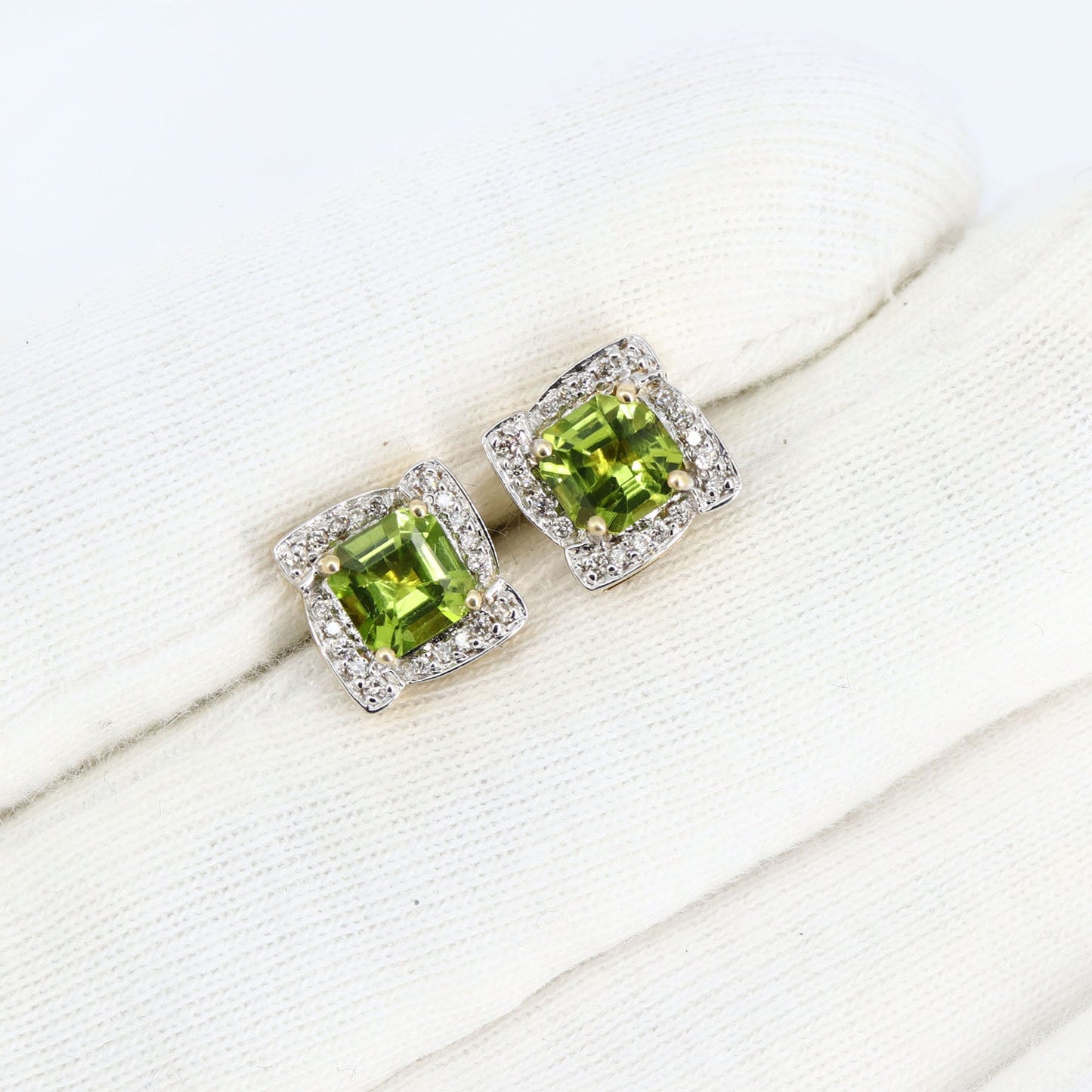 Peridot Stud Earring 14K Gold
