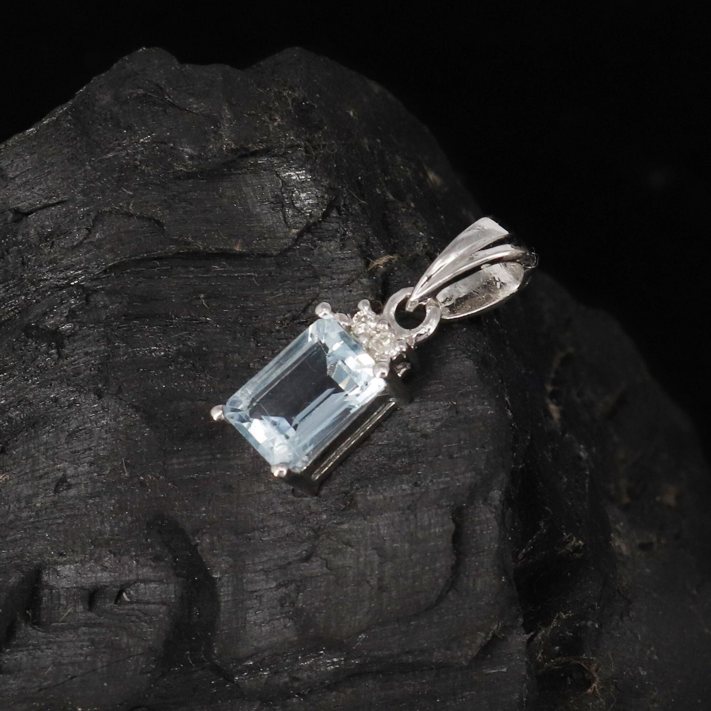 Handmade Jewellery White Aquamarine Pendant 14K Gold