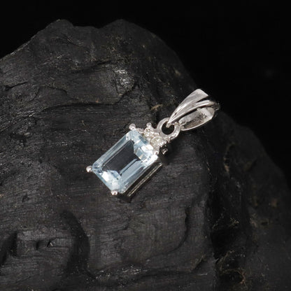Handmade Jewellery White Aquamarine Pendant 14K Gold
