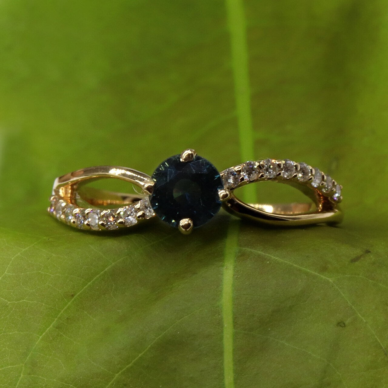 Beautiful Ring 14K Gold
