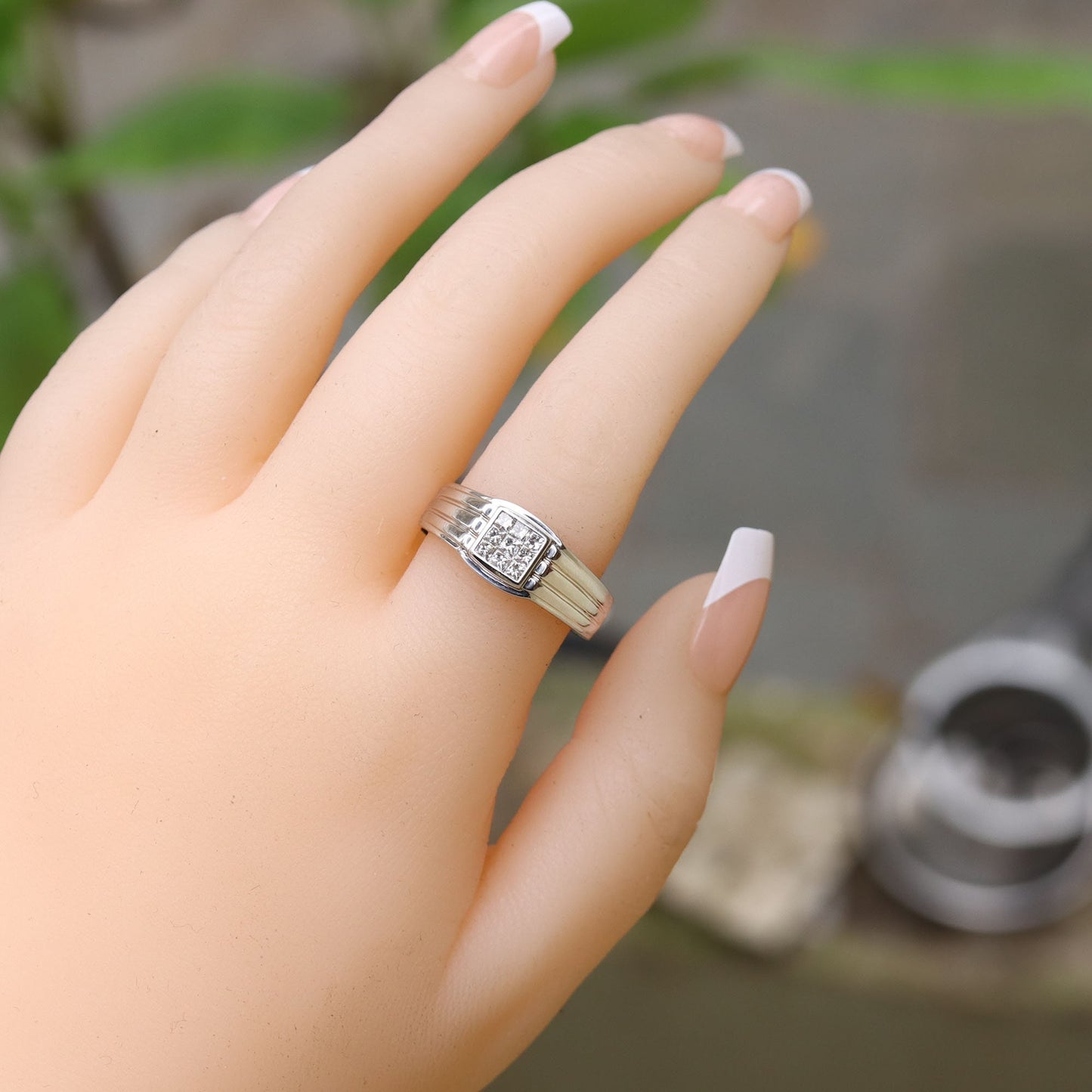 Invisible Setting Princess Cut Ring 18K Gold