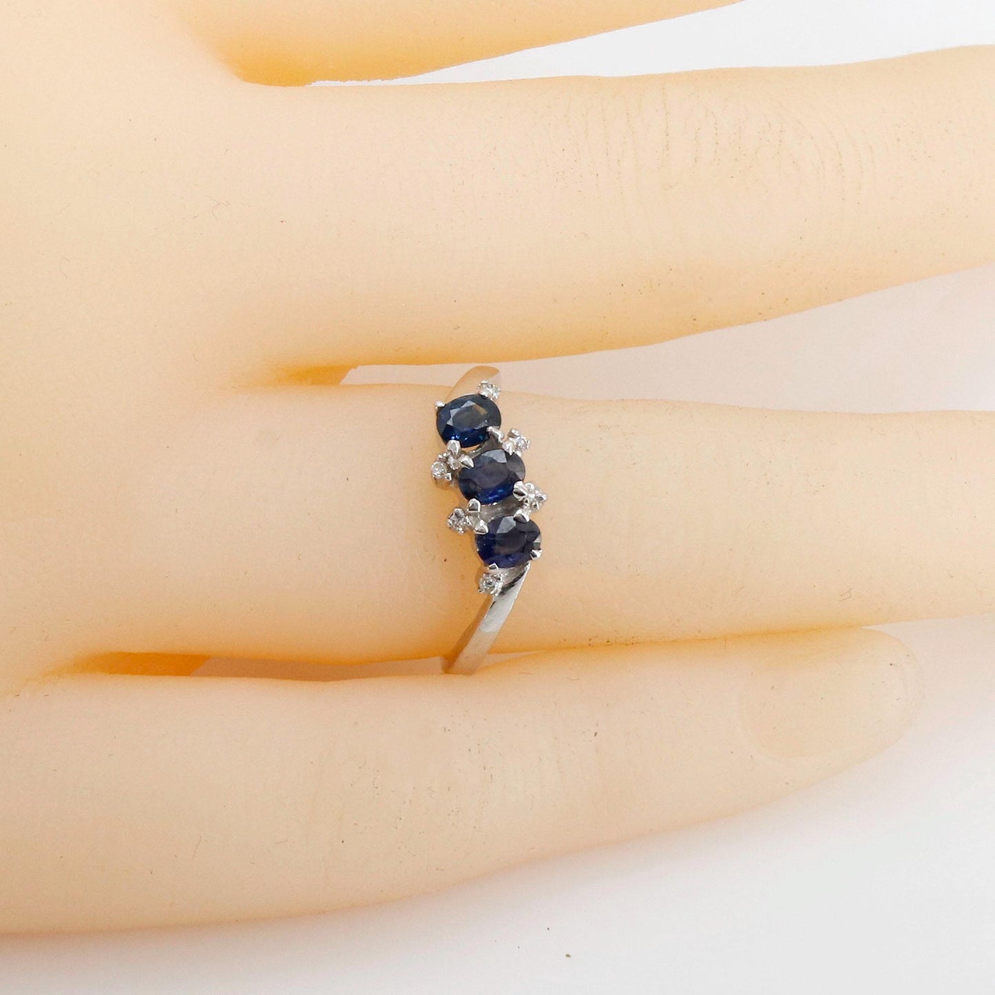 White Beautiful Ring 18K Gold