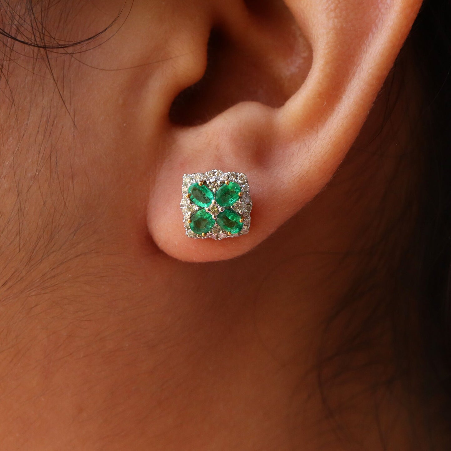 Oval Shape Emerald Stone Earring 18K Gold