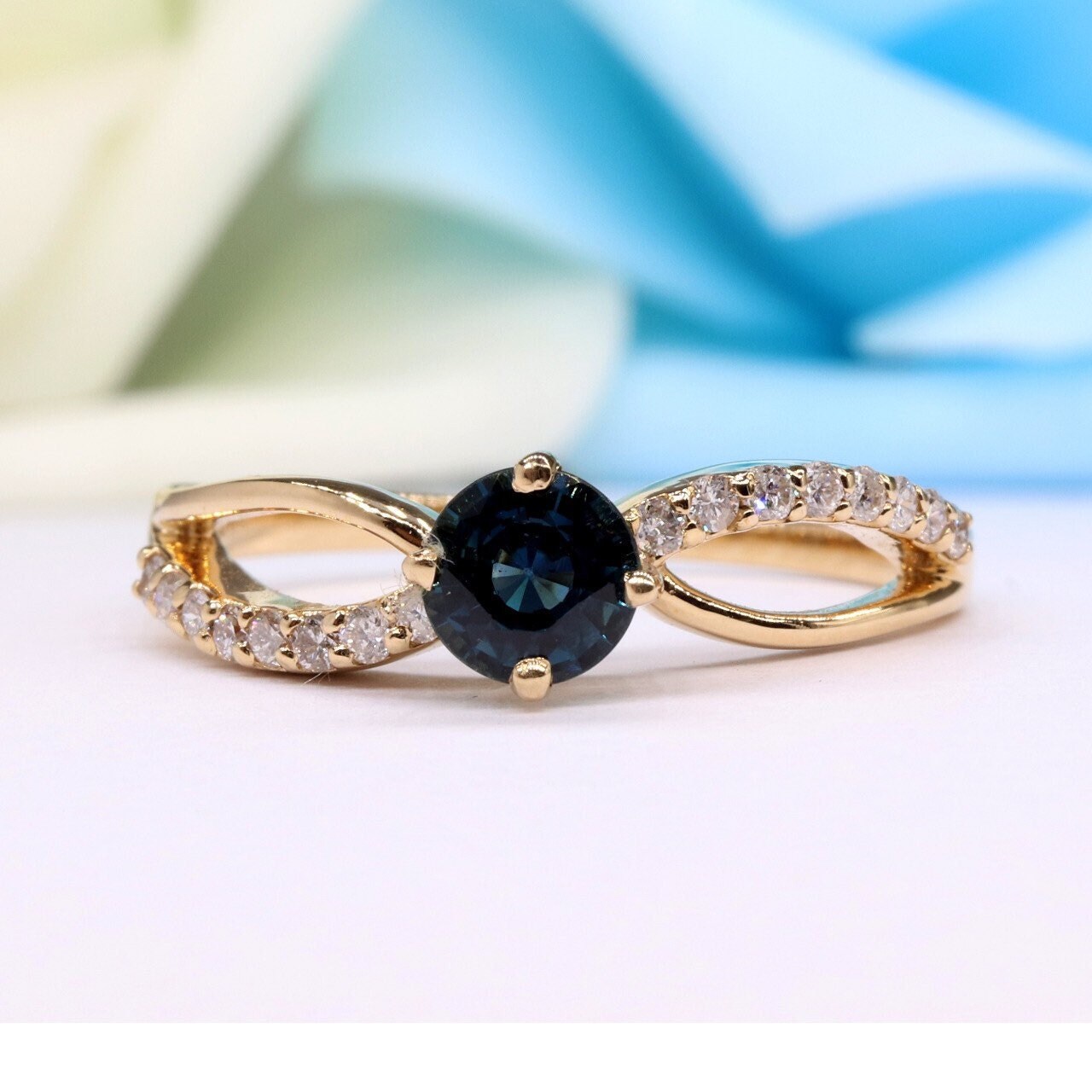 Beautiful Ring 14K Gold